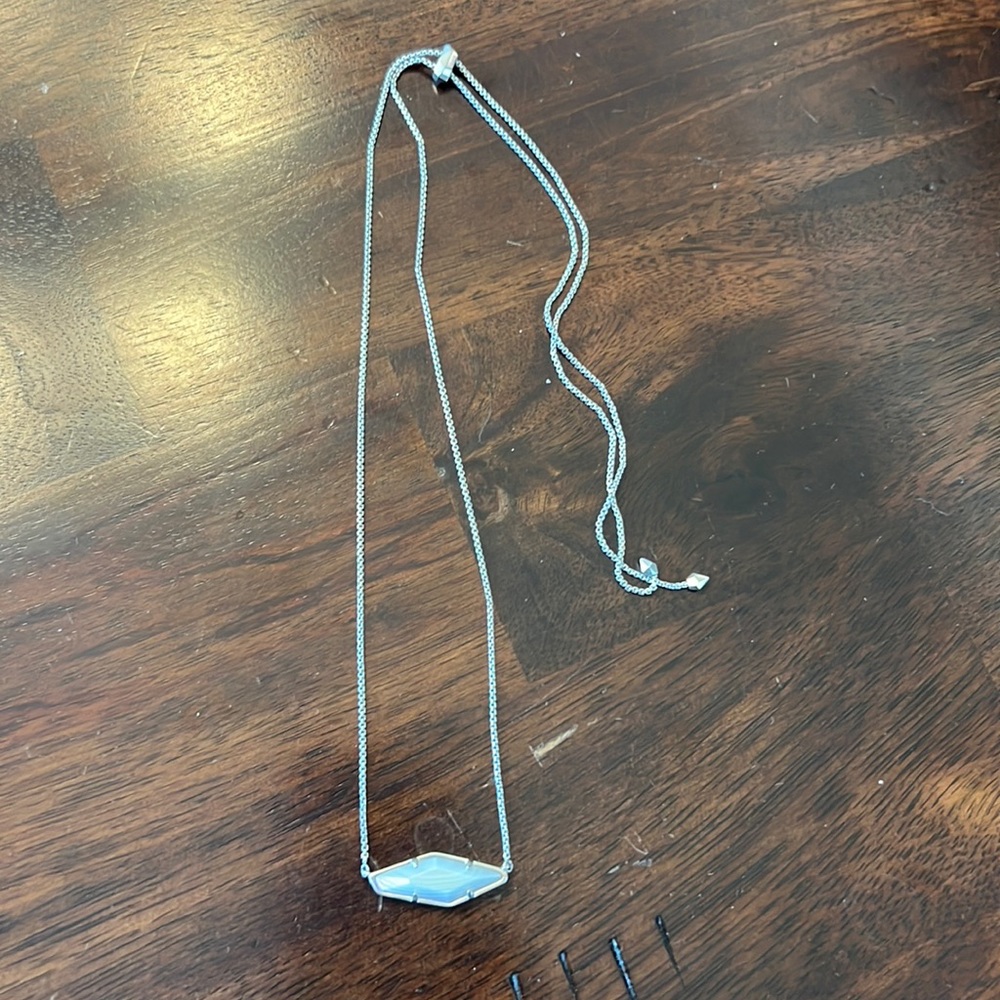 Kendra Scott necklace